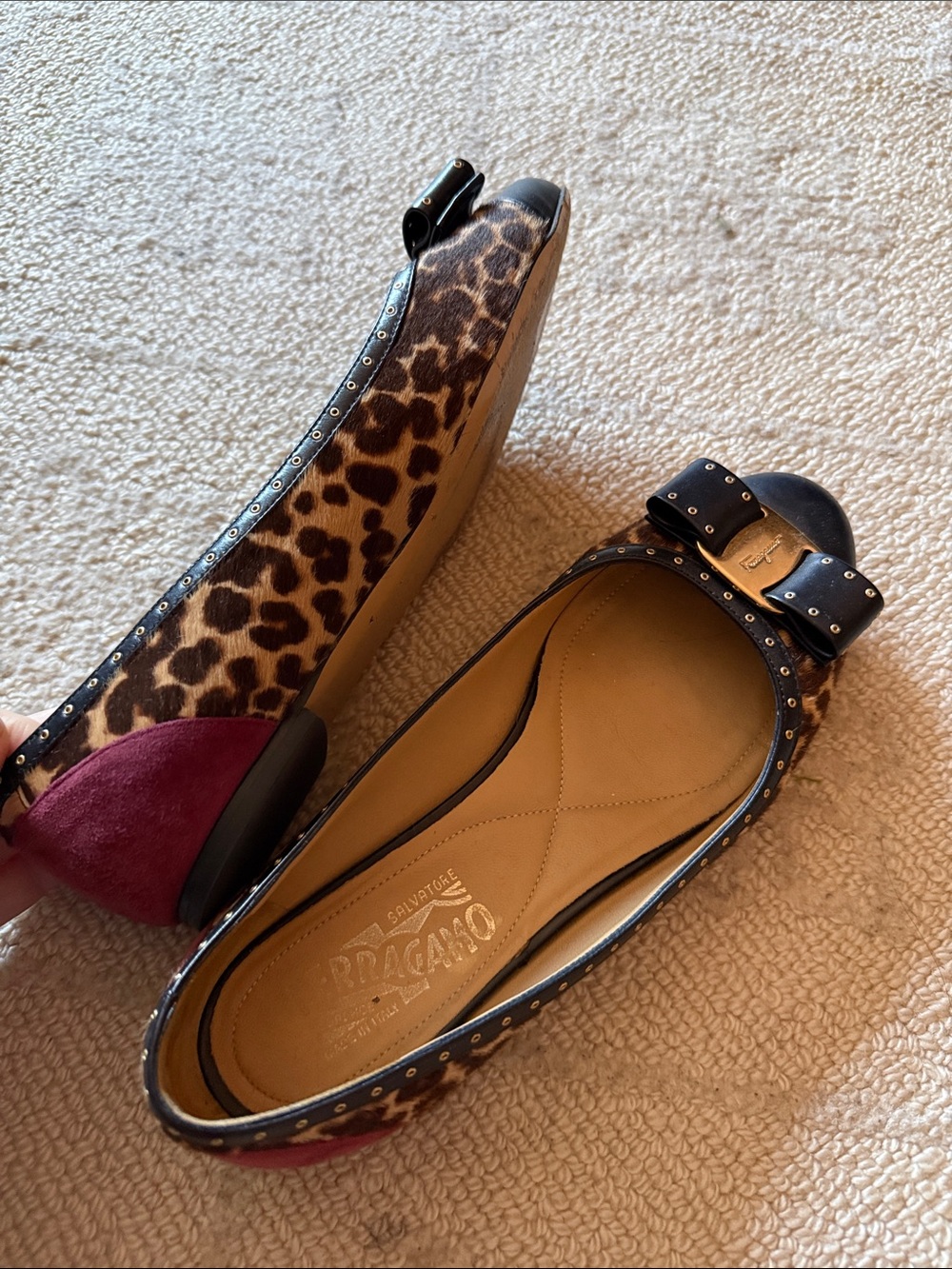 Ferragamo Varina Rare 6.5 Leopard Print Bow Toe Ballet Flats in Black & Burgundy - Picture 10 of 12